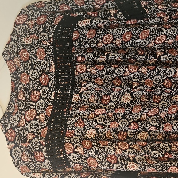 Knox Boho Tunic Rose Black and Red Floral Top - Picture 6 of 7